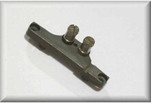 B&uuml;rstenbr&uuml;cke f&uuml;r Motor, inkl. B&uuml;rstenkappen, f&uuml;r alle 2-achsigen Loks der 700er Serie, Preis pro St&uuml;ck.